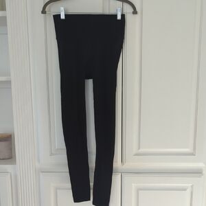 Lululemon Athletica Black Leggings with Mesh Design Size 6